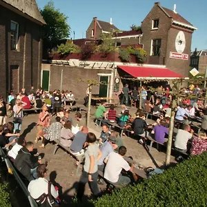 Bed & Breakfast Romantic Quiet On The Canal, Amsterdam